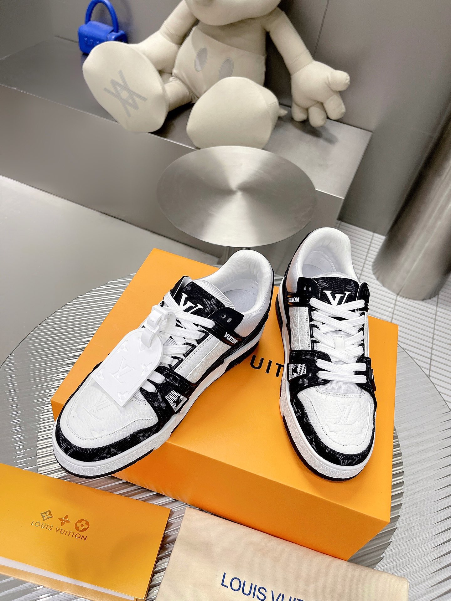 LV trainer sneaker low