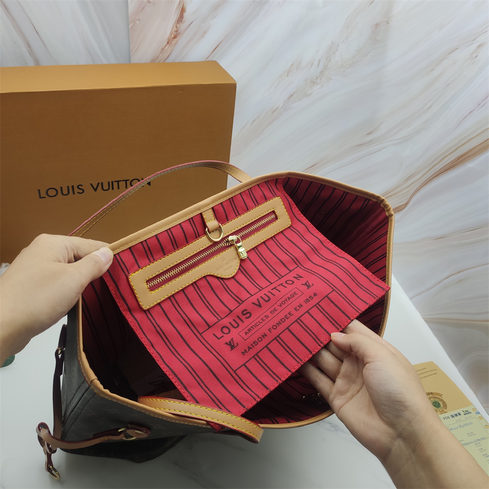 LOUIS VUITTON Monogram Neverfull MM Tote Bag