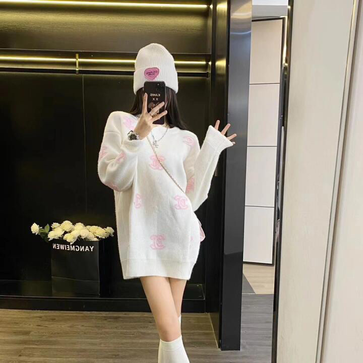 Chanel round neck knitted pullover sweater