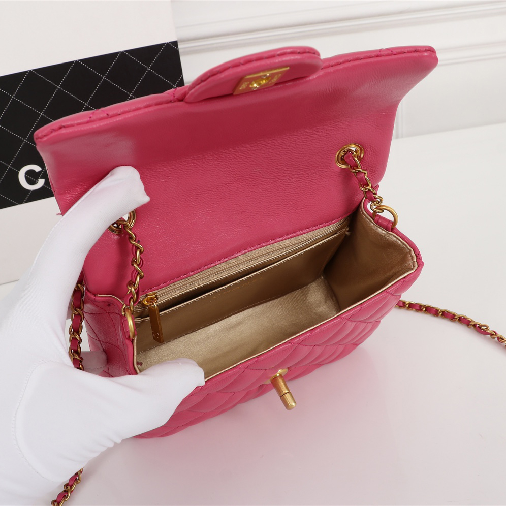 Chanel crossbody chain bag