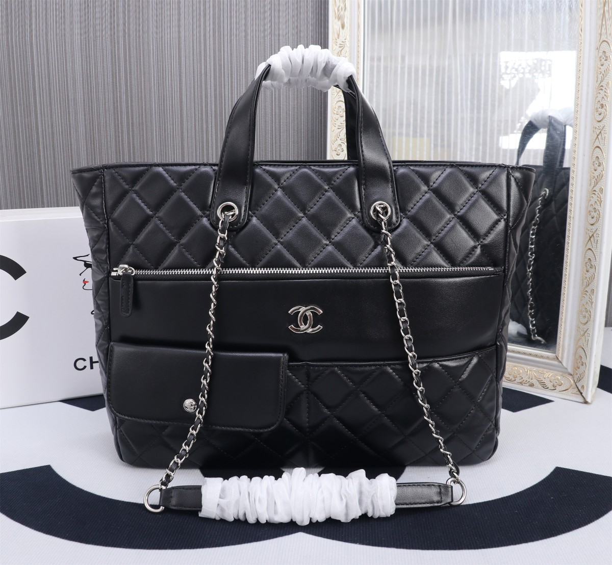 Chanel neverfull handbag