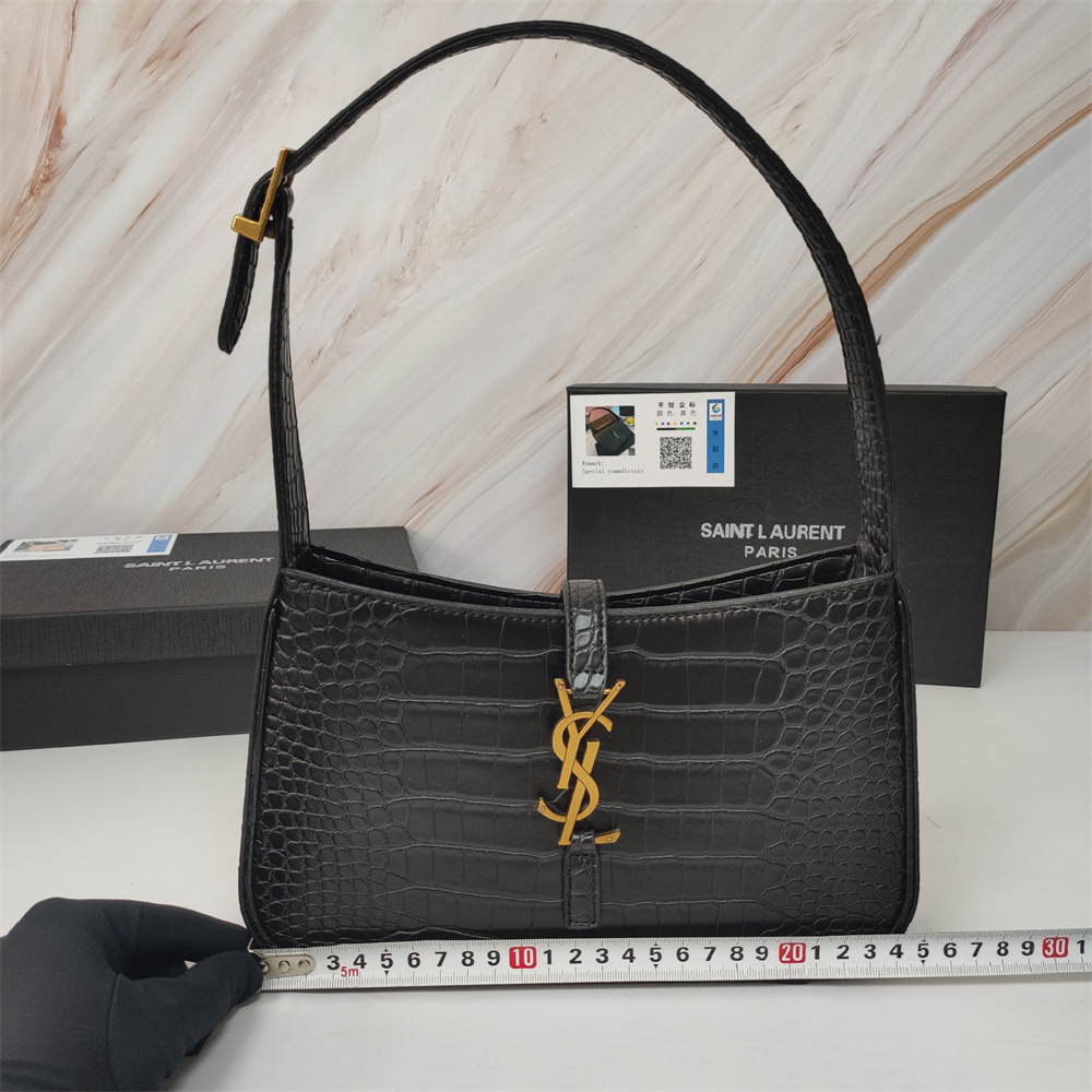 Replica Saint Laurent Cassandra  Le 5 à 7 Hobo Bag