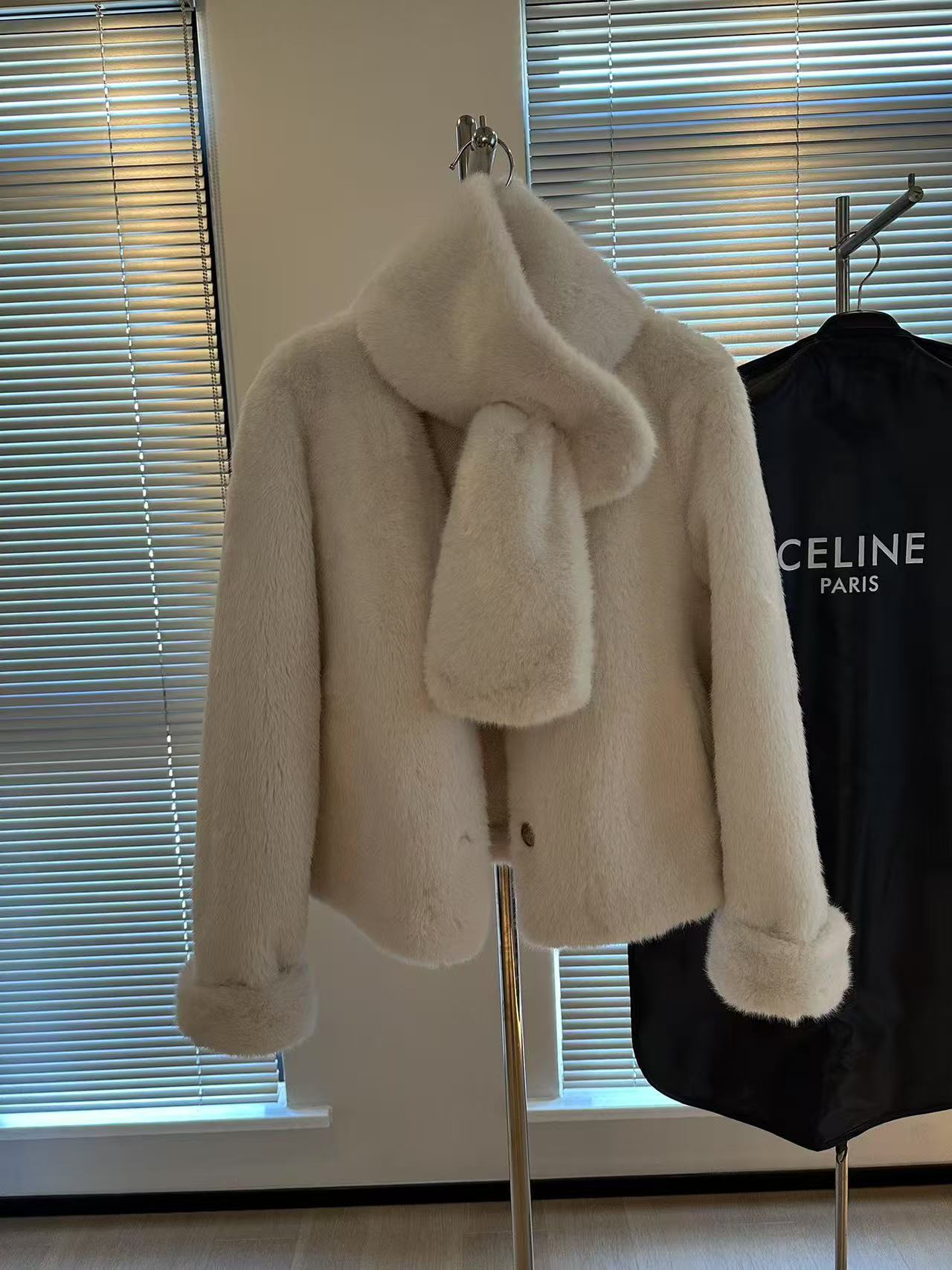 Celine neck fur