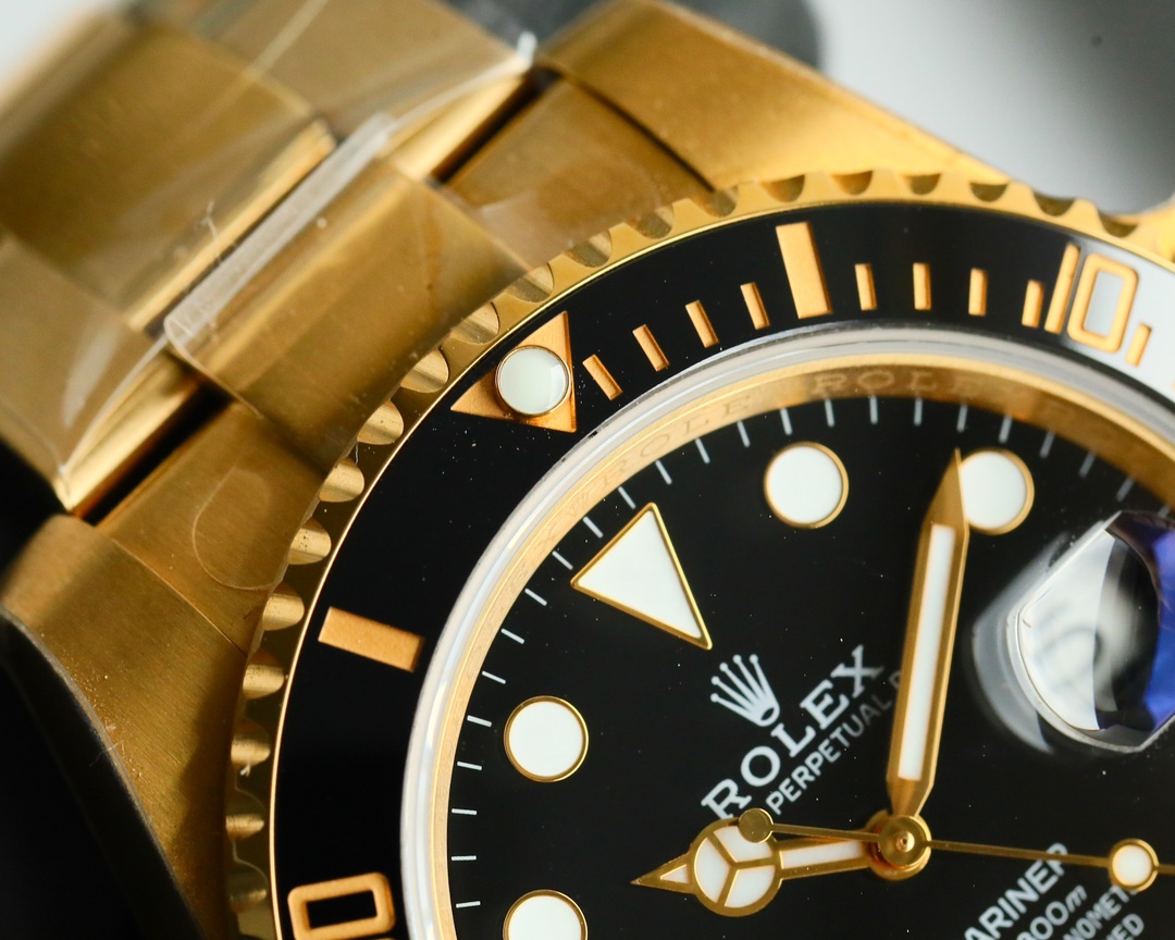 Replica Rolex Submariner Date 40 Dial Yellow Gold Watch