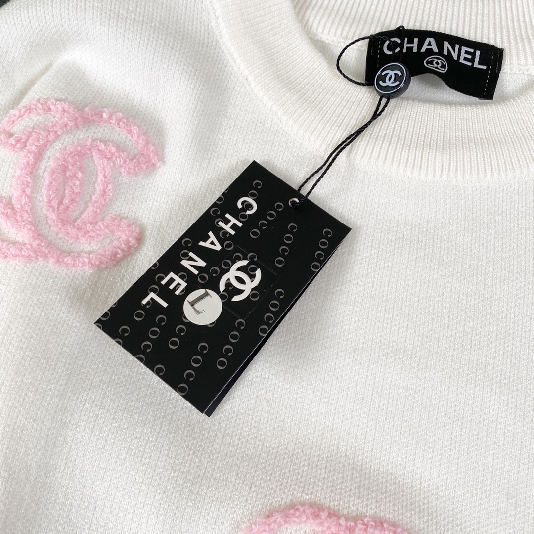 Chanel round neck knitted pullover sweater