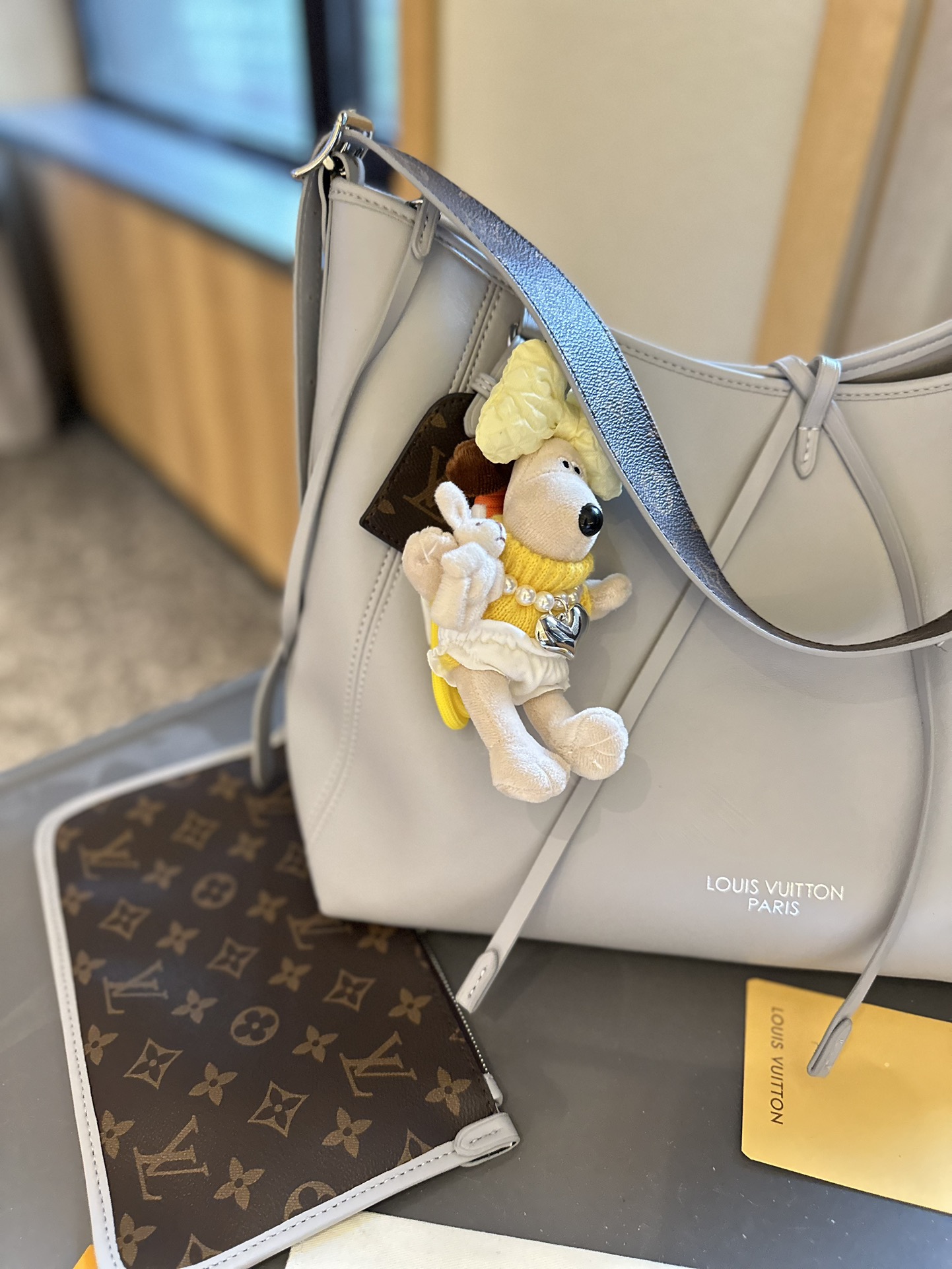 LV Classic new Louis Vuitton Grey Carry all