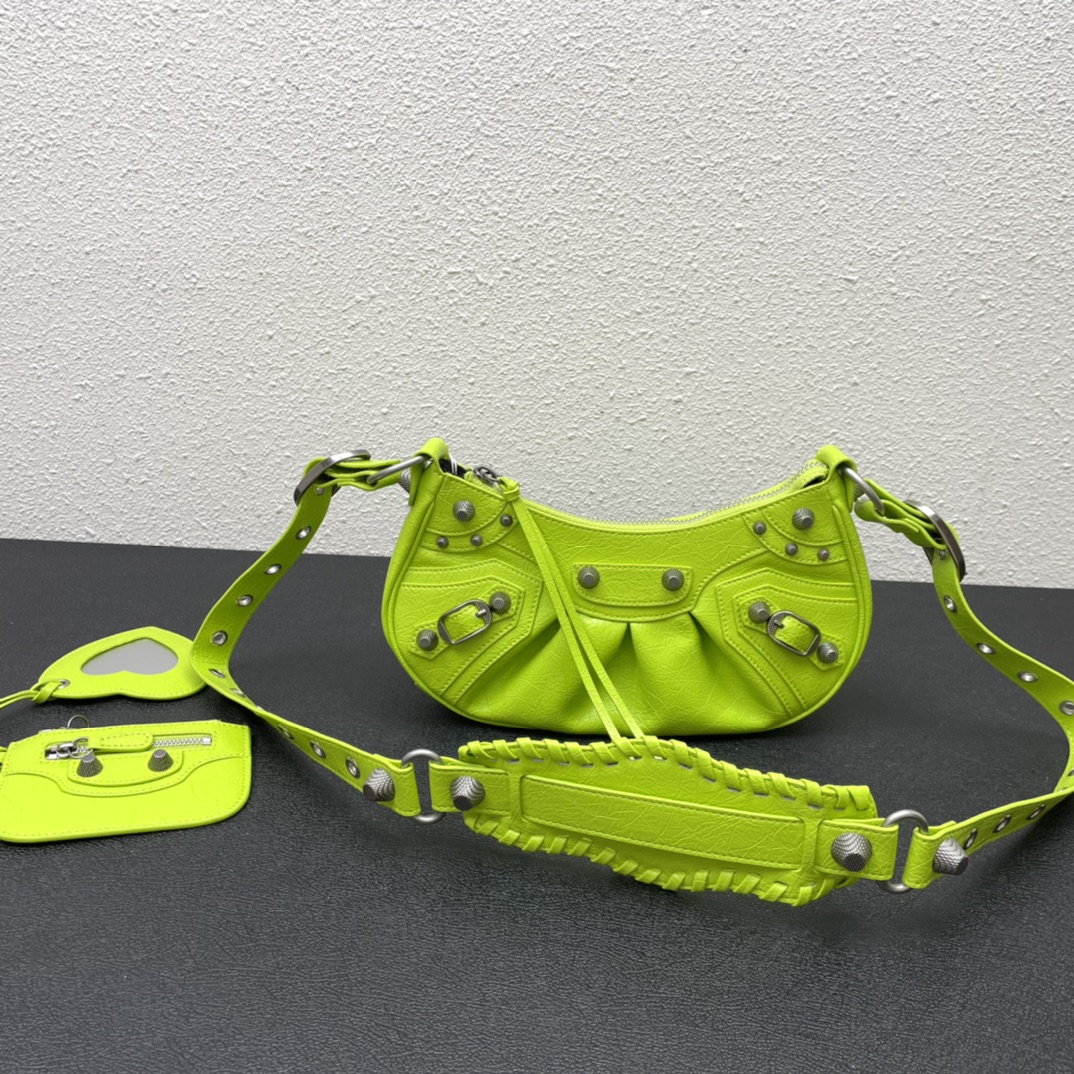 Balenciga Le Cagole armpit handbag