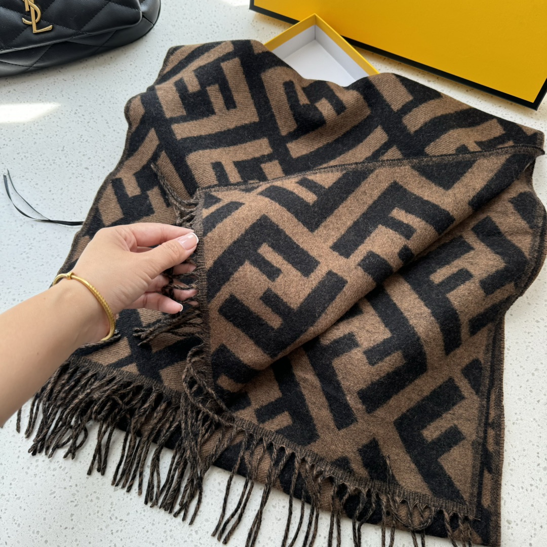 Fendi scarf 100% cashmere