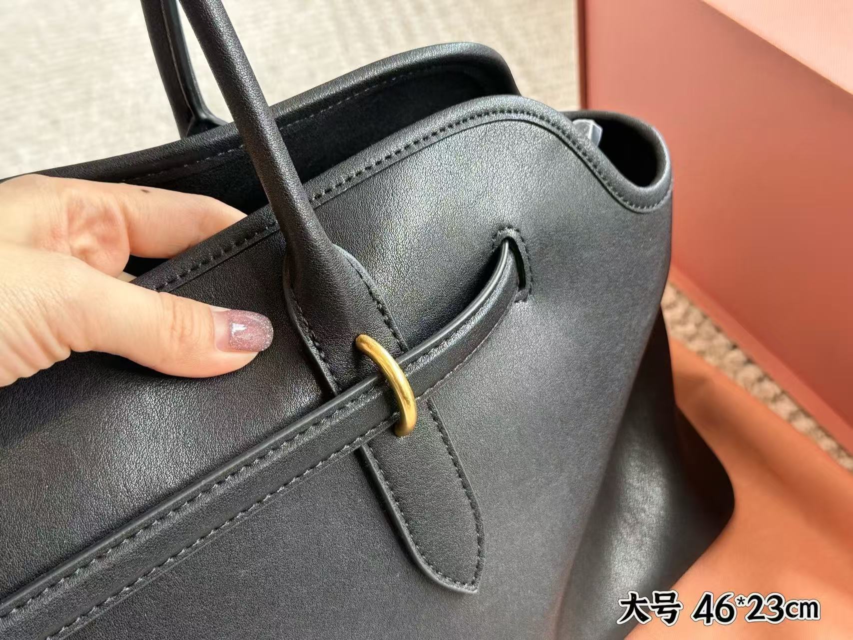 MIUMIU Aventure shell bag