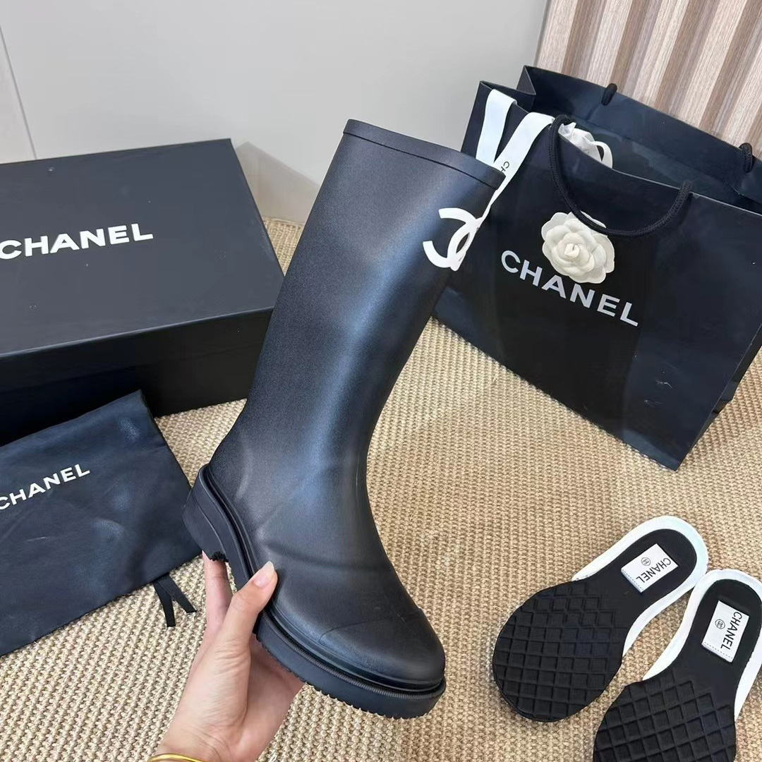 Chanel boots 23FW runway show