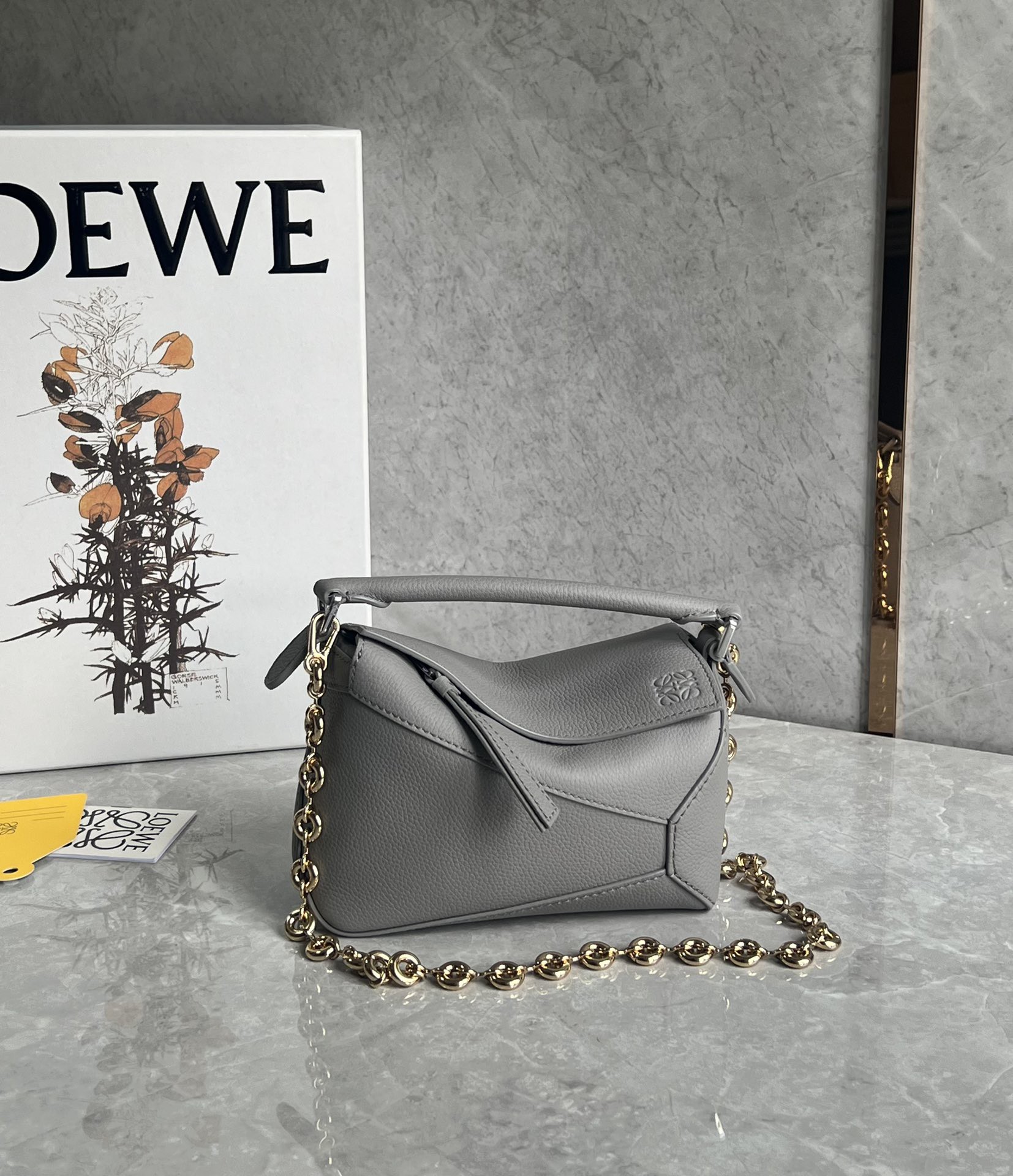 Loewe Cowhide zzle shoulder bag