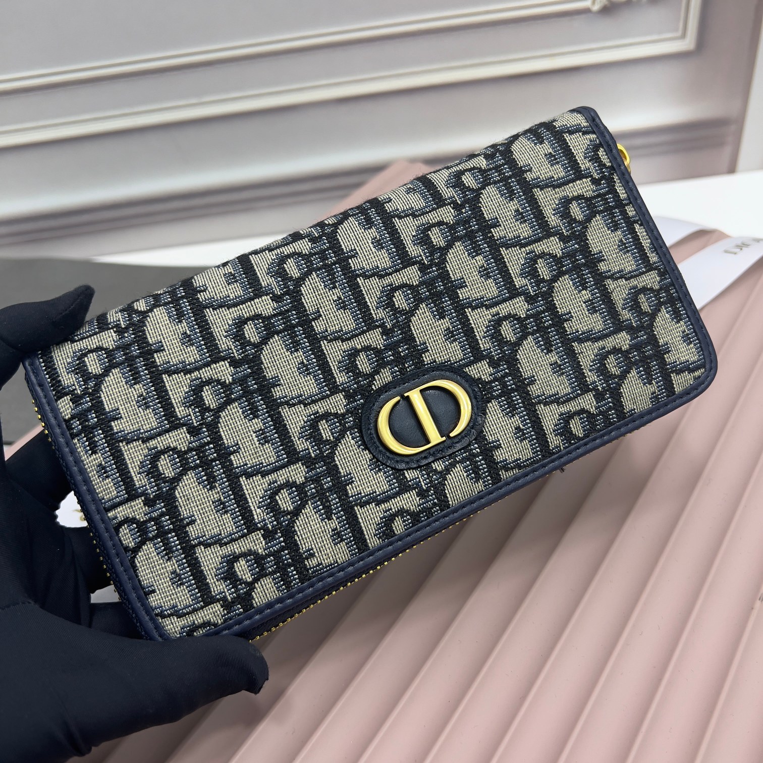 Replica Dior 30 Montaigne Voyageur Slim Wallet