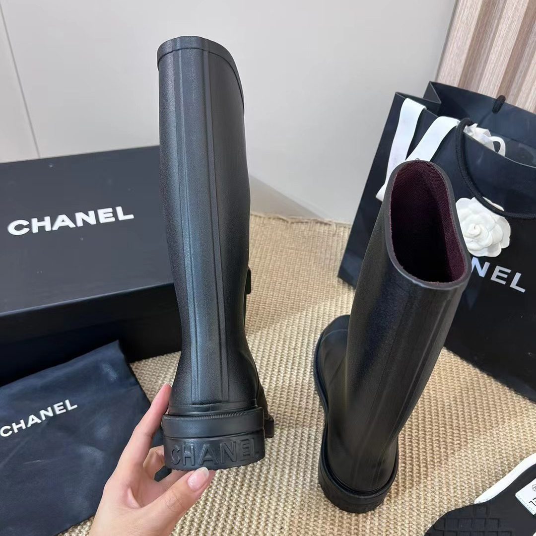 Chanel boots 23FW runway show