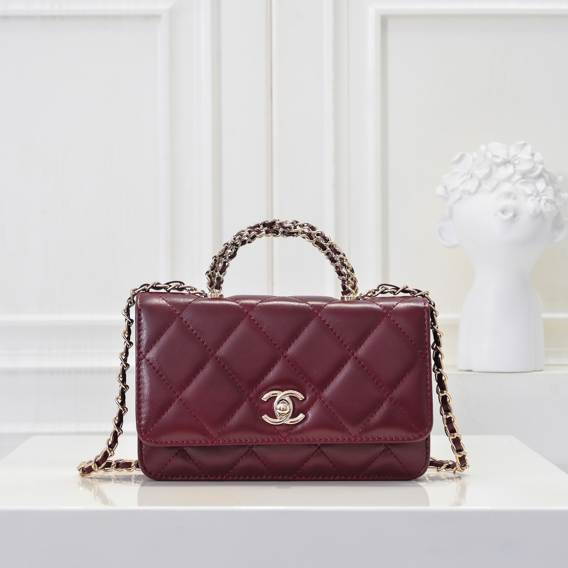 Chanel 24B woc chain bag