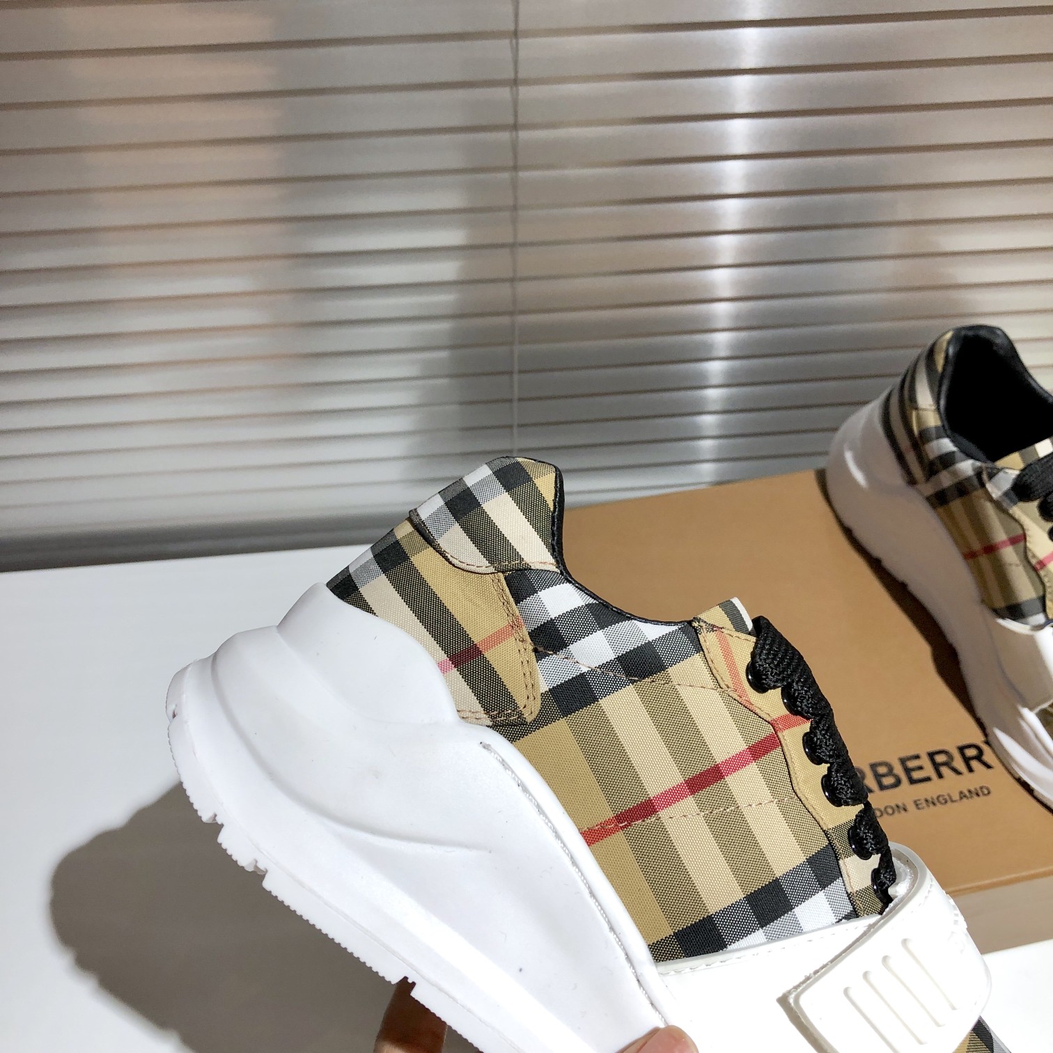 Burberry High quality sports shoes