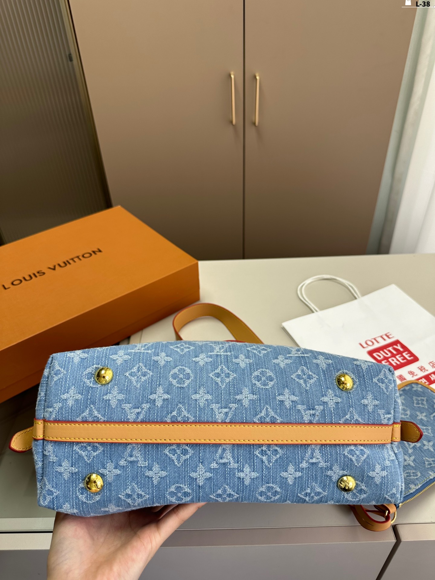 LV Louis Vuitton's new denim Carry all bag