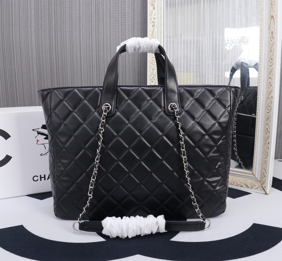 Chanel neverfull handbag