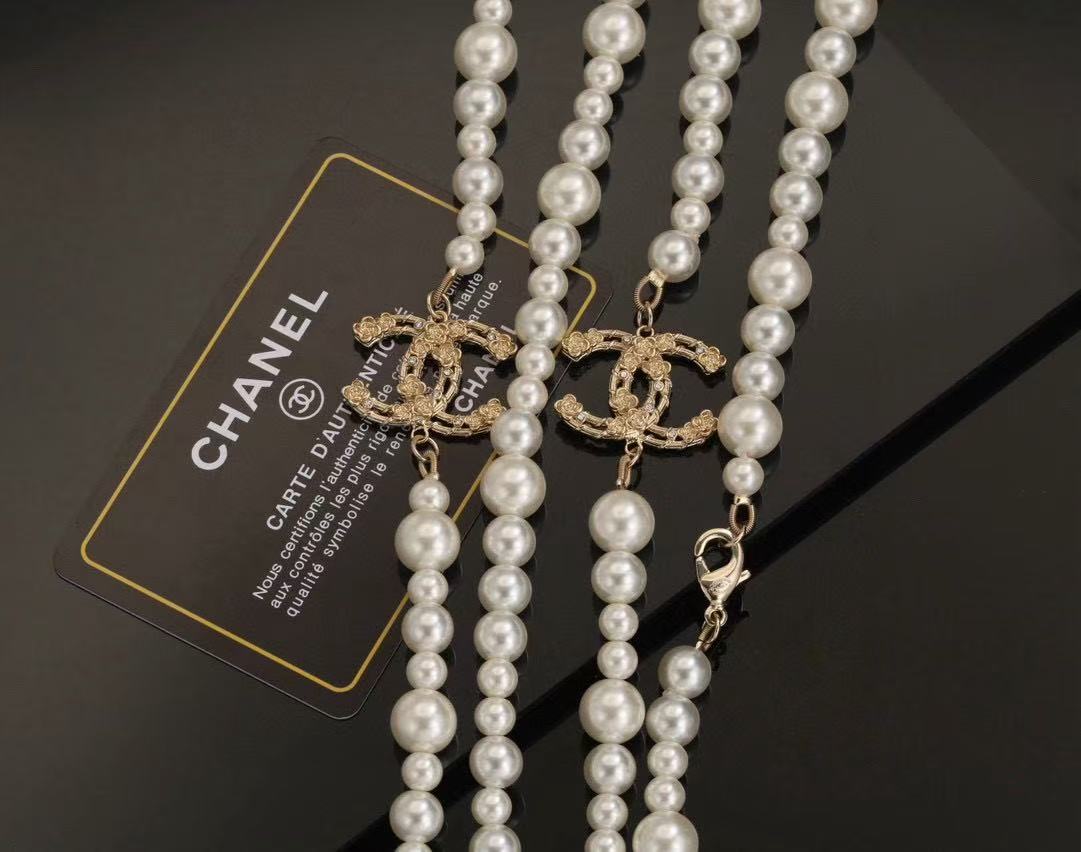 Chanel Large and small pearl necklace