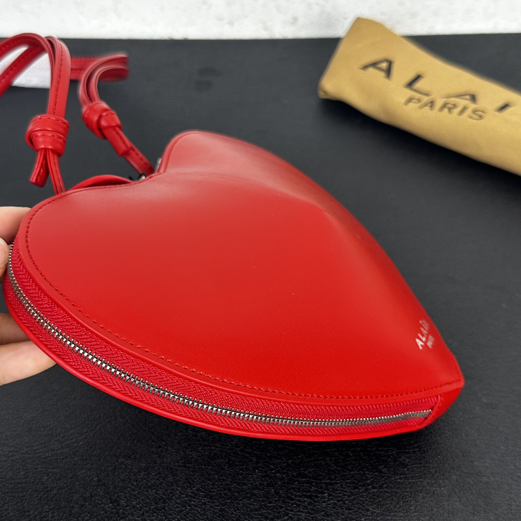 Replica ALAIA Le Coeur heart-shaped leather cross-body bag
