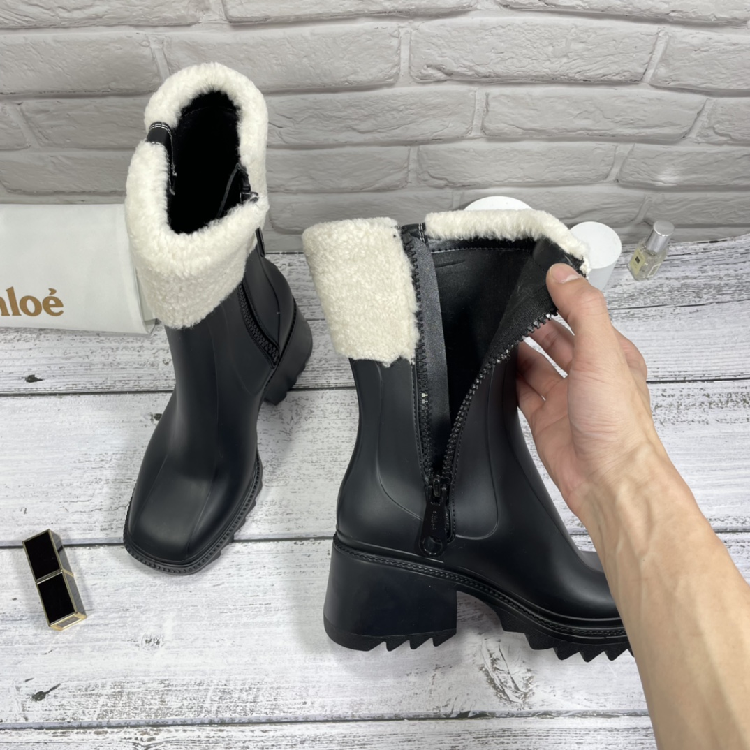 Chloe Lamb wool short boots