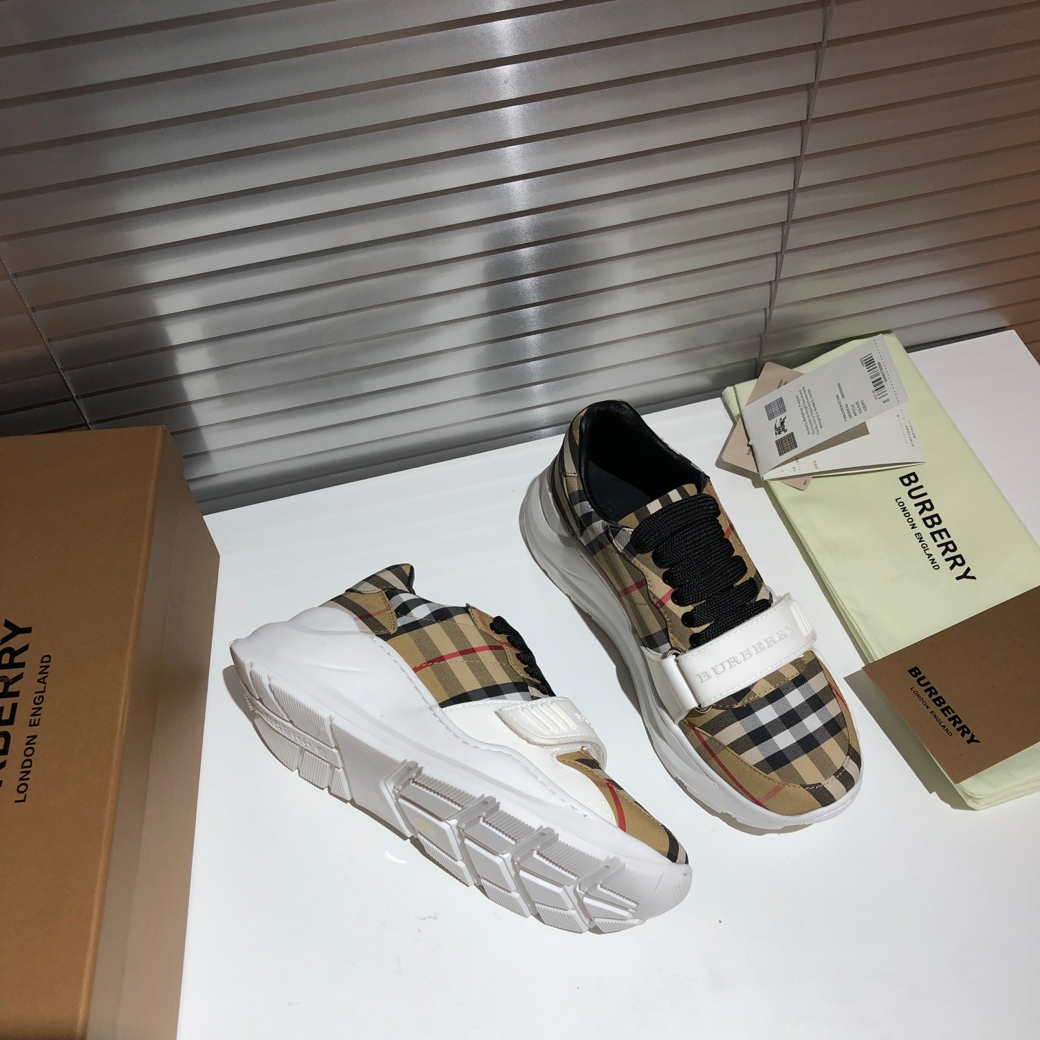 Burberry High quality sports shoes