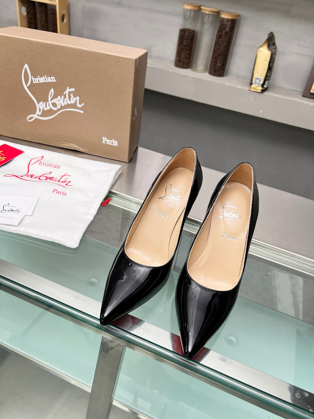 High Quality Christian Louboutin So Kate patent leather pumps