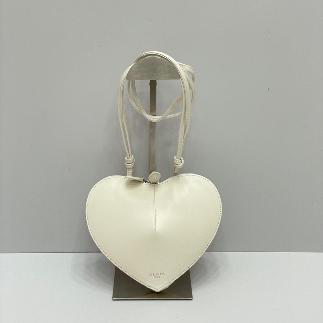 Replica ALAIA Le Coeur heart-shaped leather cross-body bag