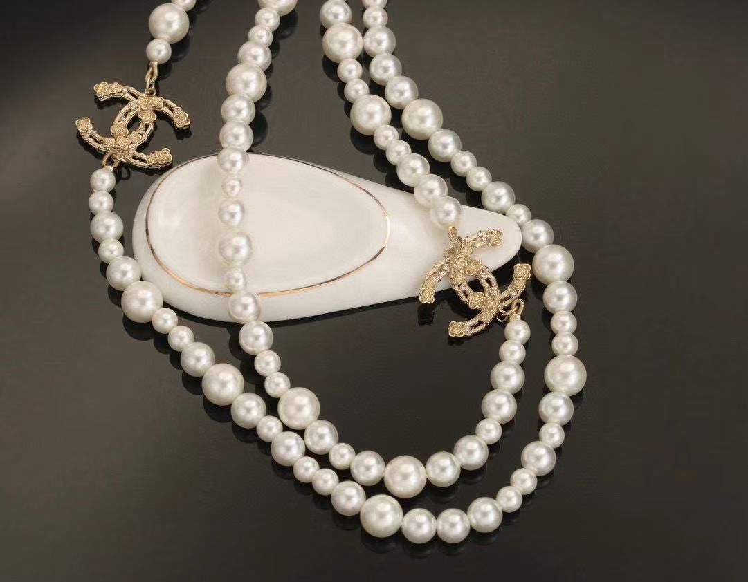 Chanel Large and small pearl necklace