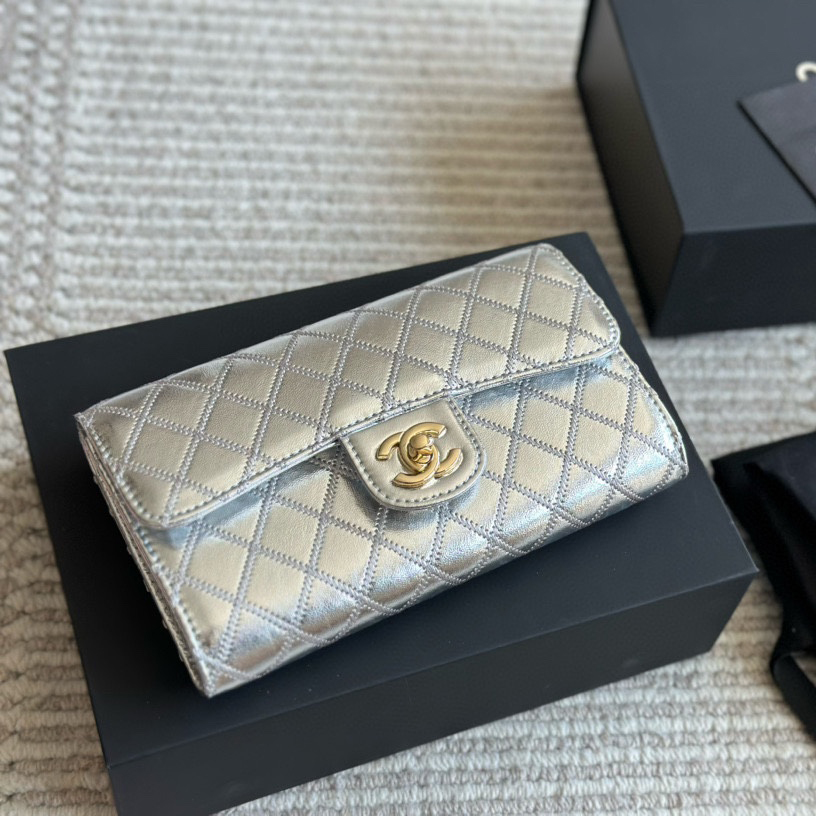 New Chanel woc Cross shoulder chain bag