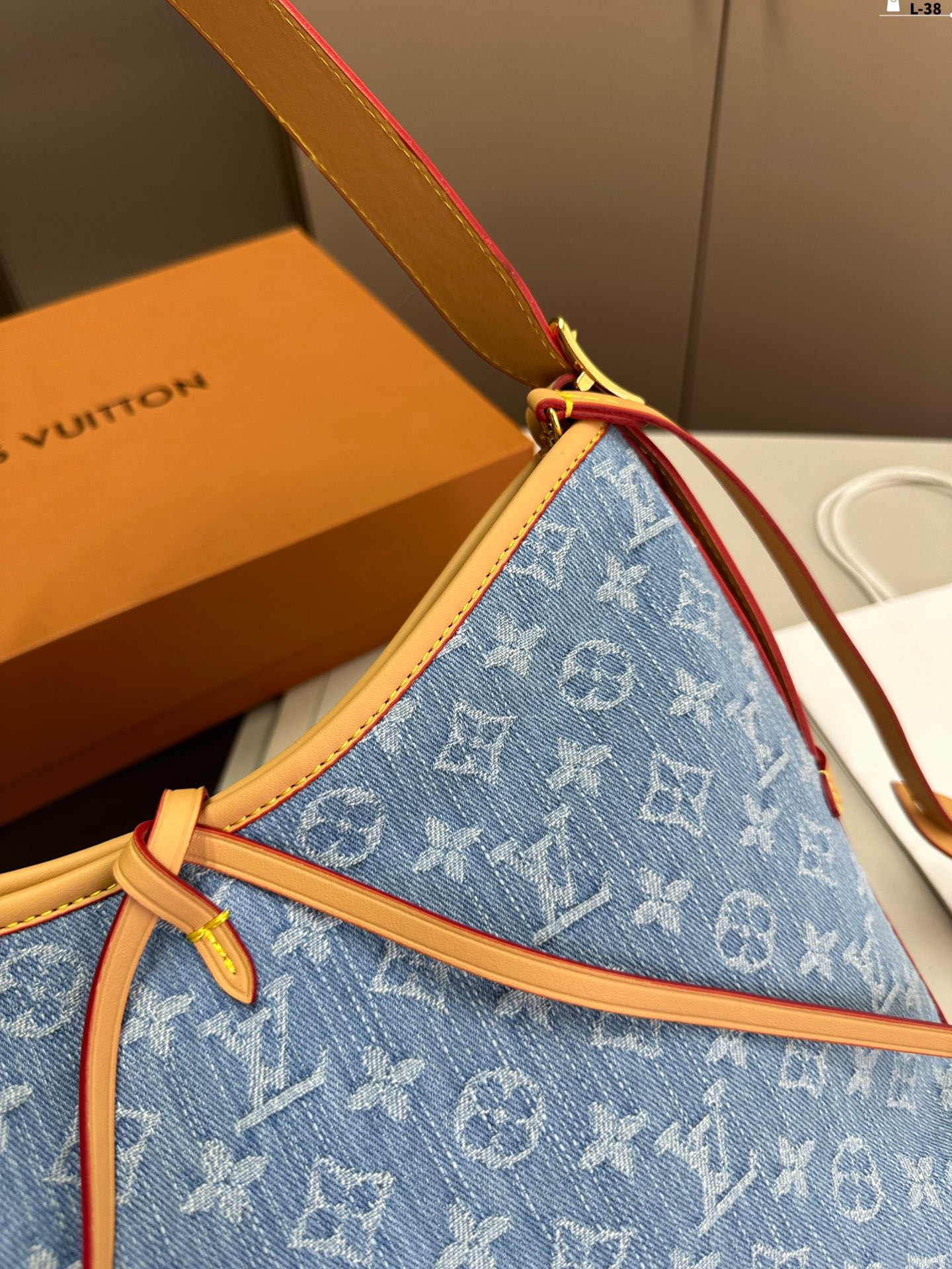 LV Louis Vuitton's new denim Carry all bag