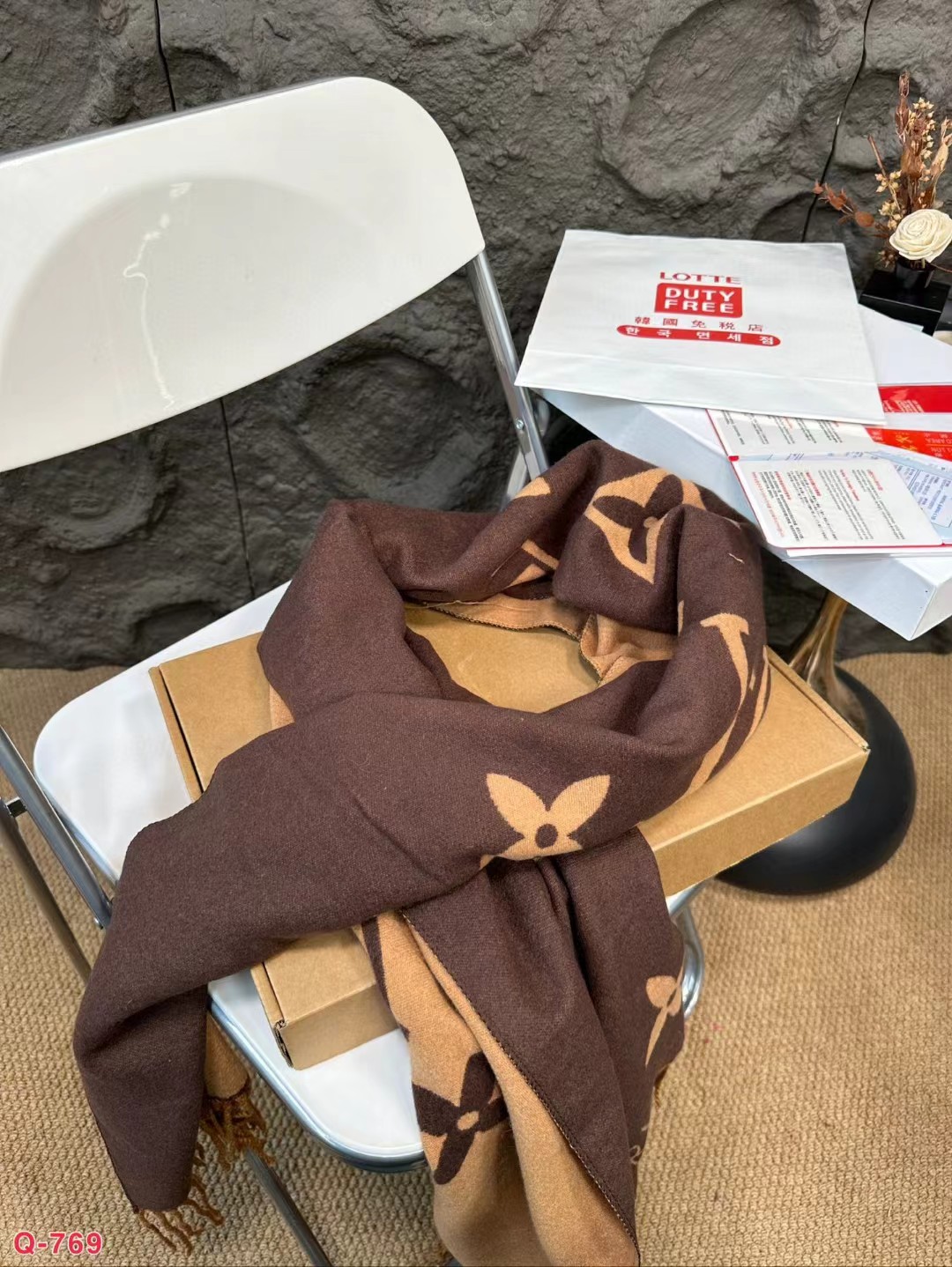 Replica  Louis Vuitton LV Unisex Reykjavik Scarf