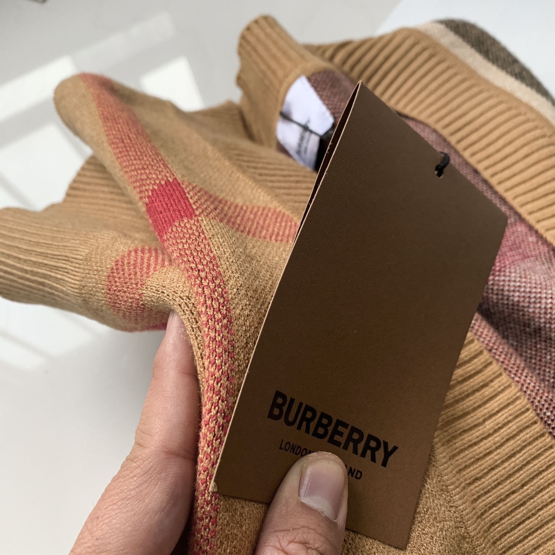 Burberry 23ss Long sleeved sweater jacket