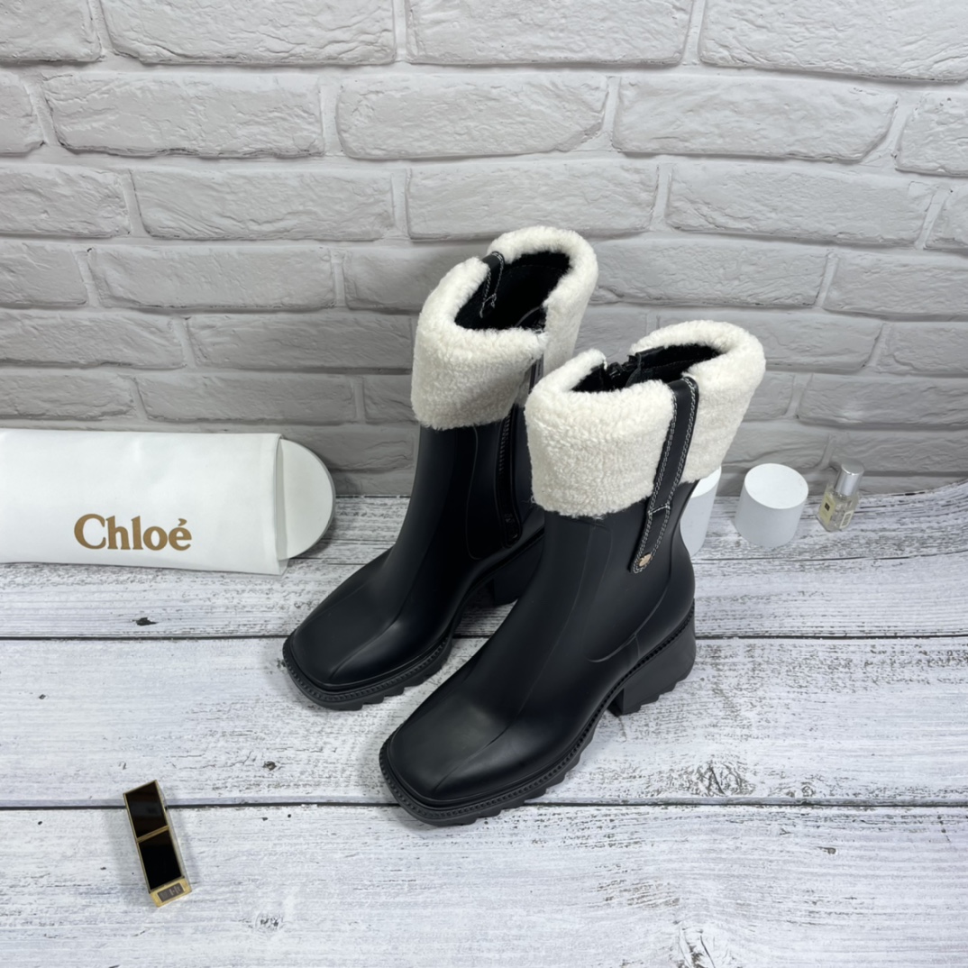 Chloe Lamb wool short boots