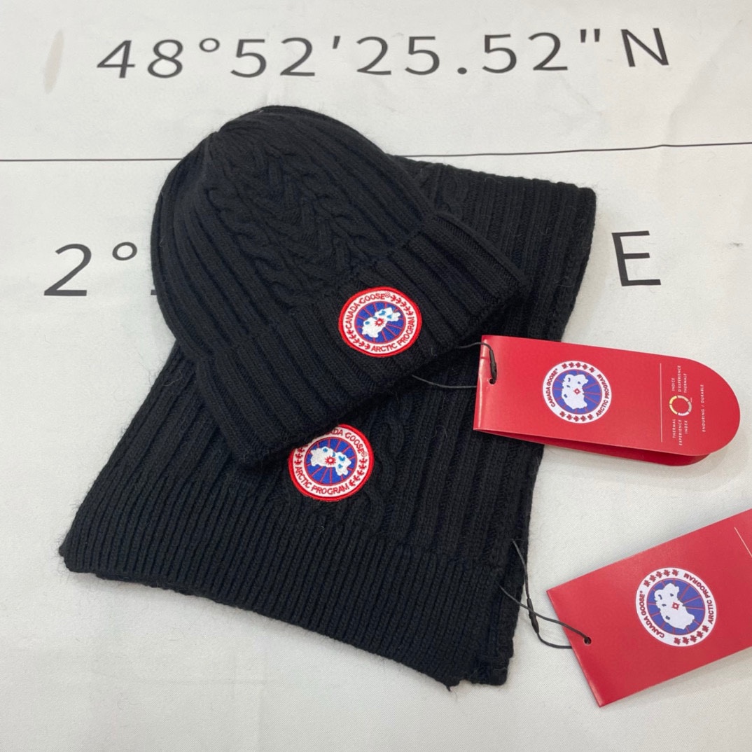 Canada Goose Hat+Scarf set Cashmere material