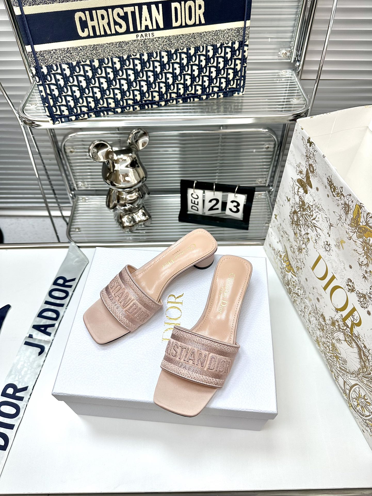 Replica Dior Embroidery collection of flip-flops