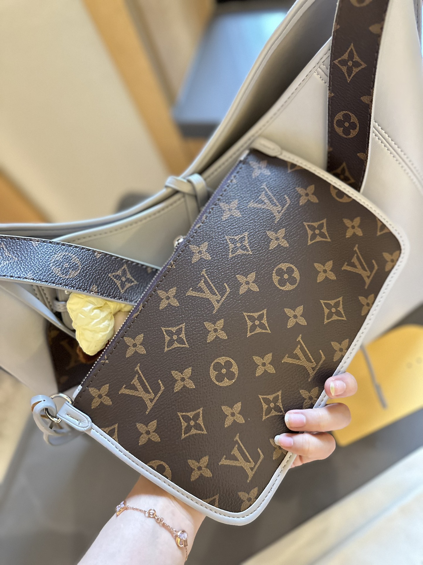 LV Classic new Louis Vuitton Grey Carry all