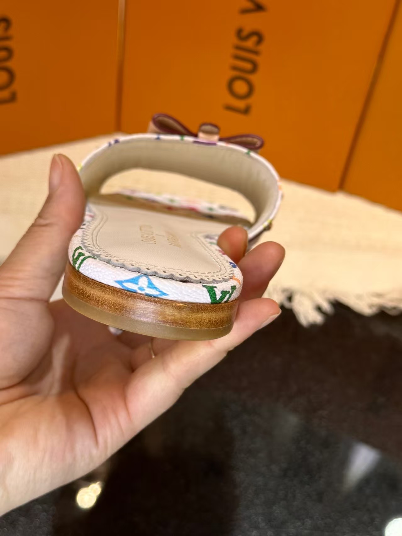 LV high quality original 1:1 slippers