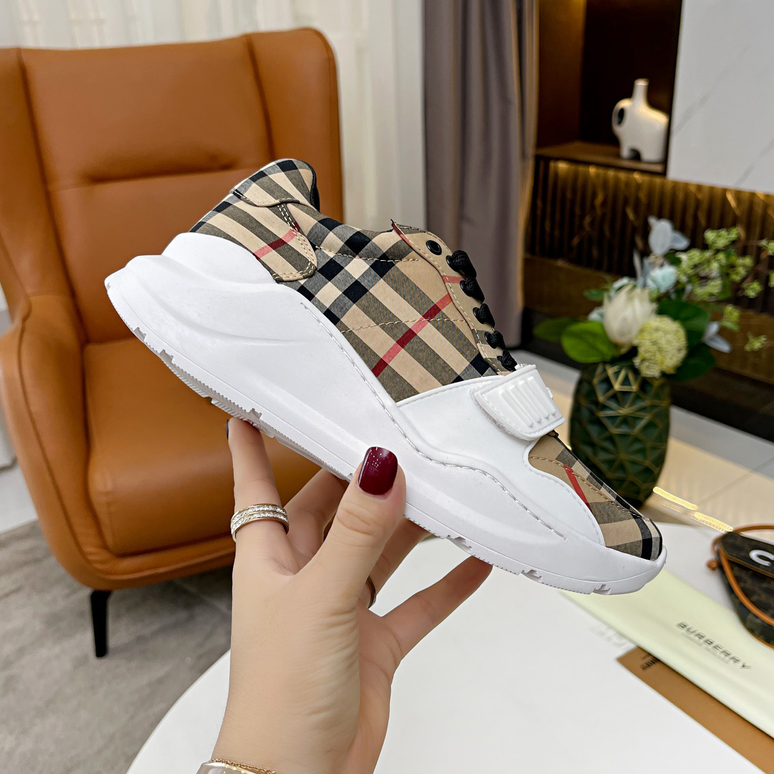 Burberry High quality sports shoes