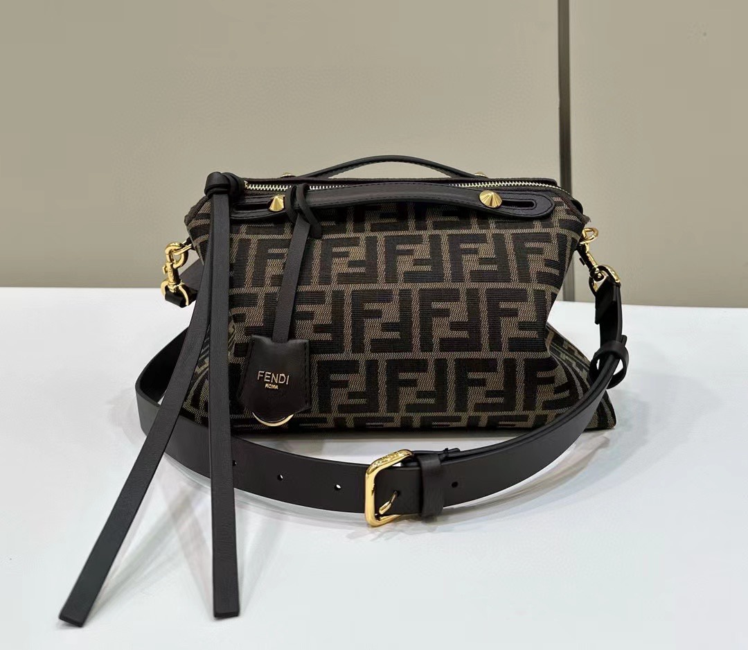 Fendi handbag Classic floral fabric cowhide crossbody bag