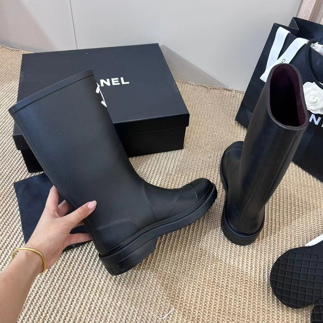 Chanel boots 23FW runway show