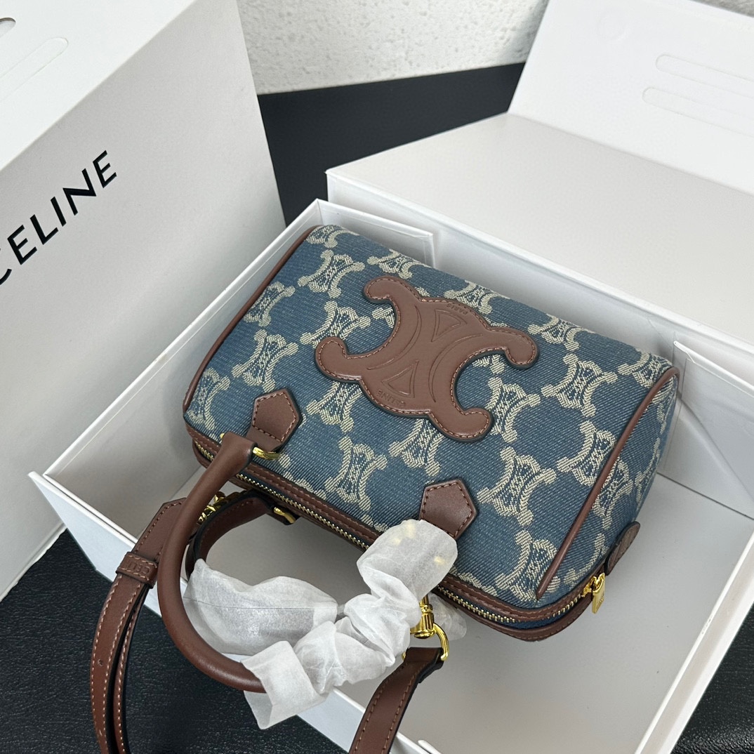 Celine  Triomphe Canvas shoulder bag