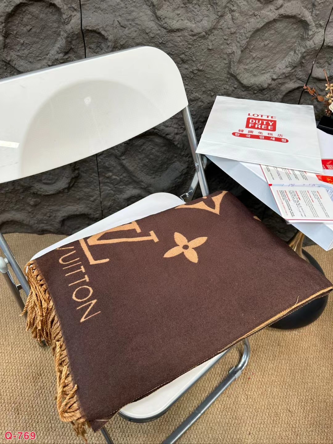 Replica  Louis Vuitton LV Unisex Reykjavik Scarf