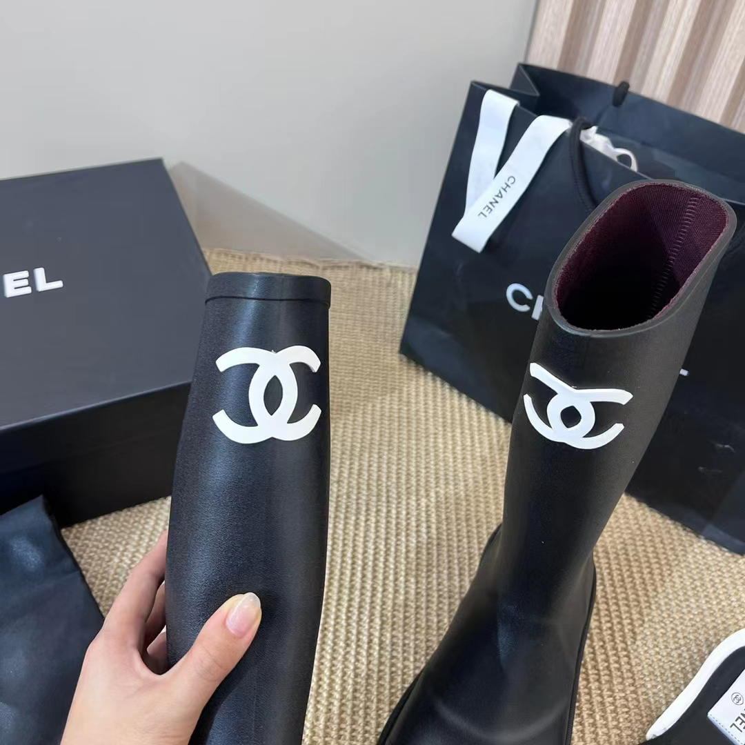 Chanel boots 23FW runway show