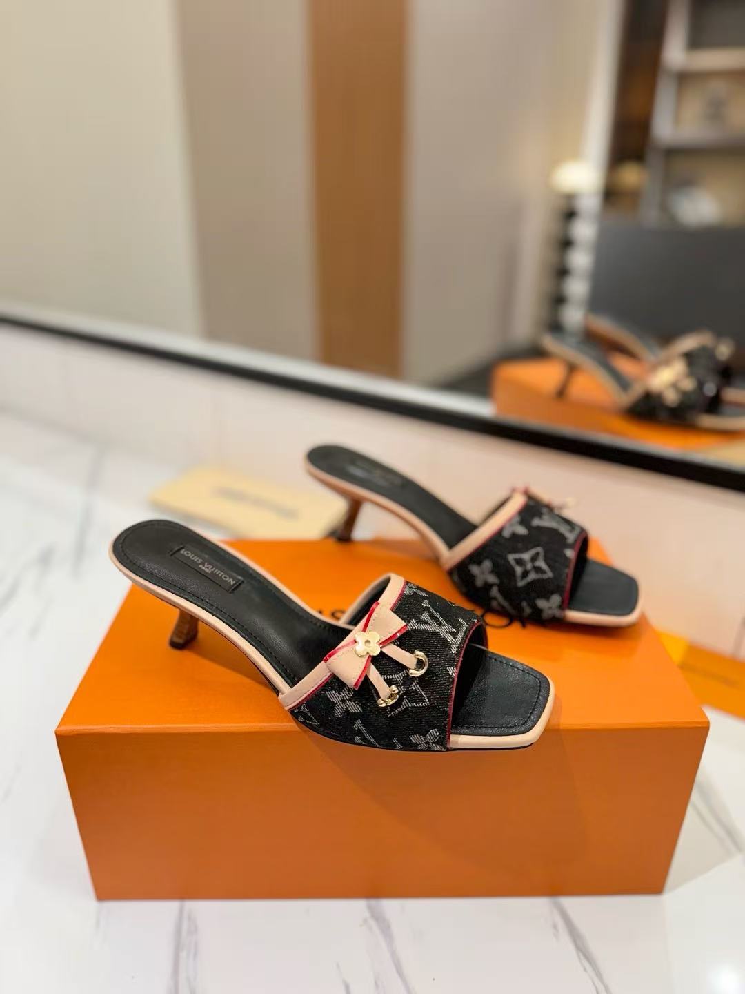 Louis Vuitton presbytery/denim sandals