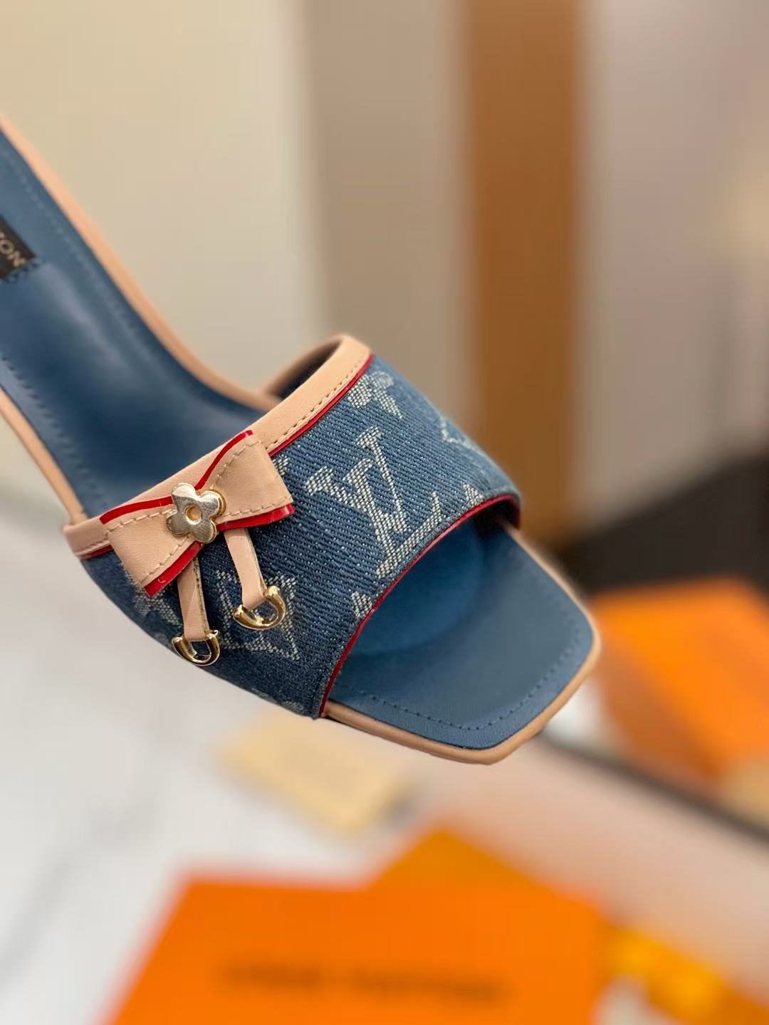 Louis Vuitton presbytery/denim sandals