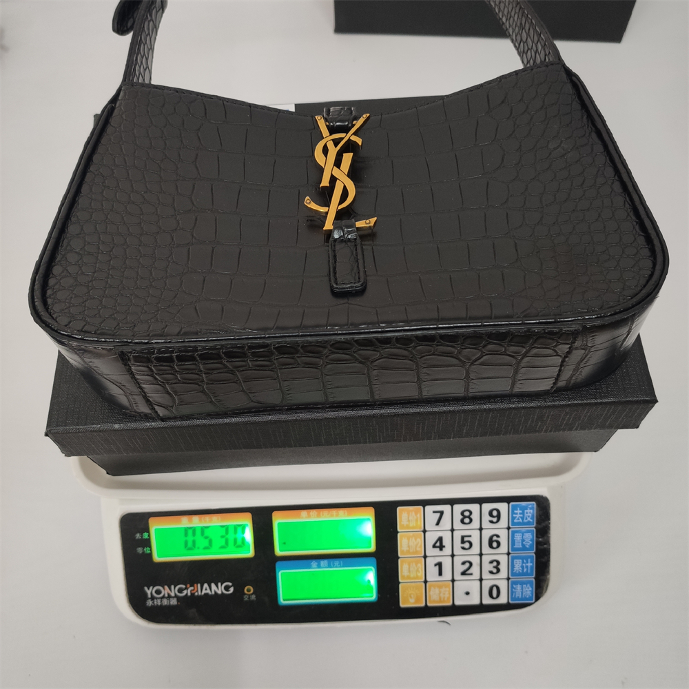 Replica Saint Laurent Cassandra  Le 5 à 7 Hobo Bag