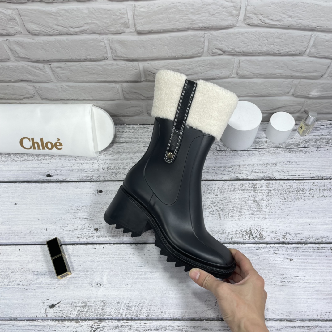 Chloe Lamb wool short boots