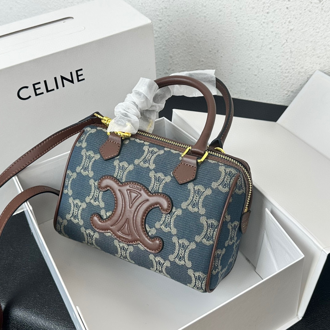 Celine  Triomphe Canvas shoulder bag