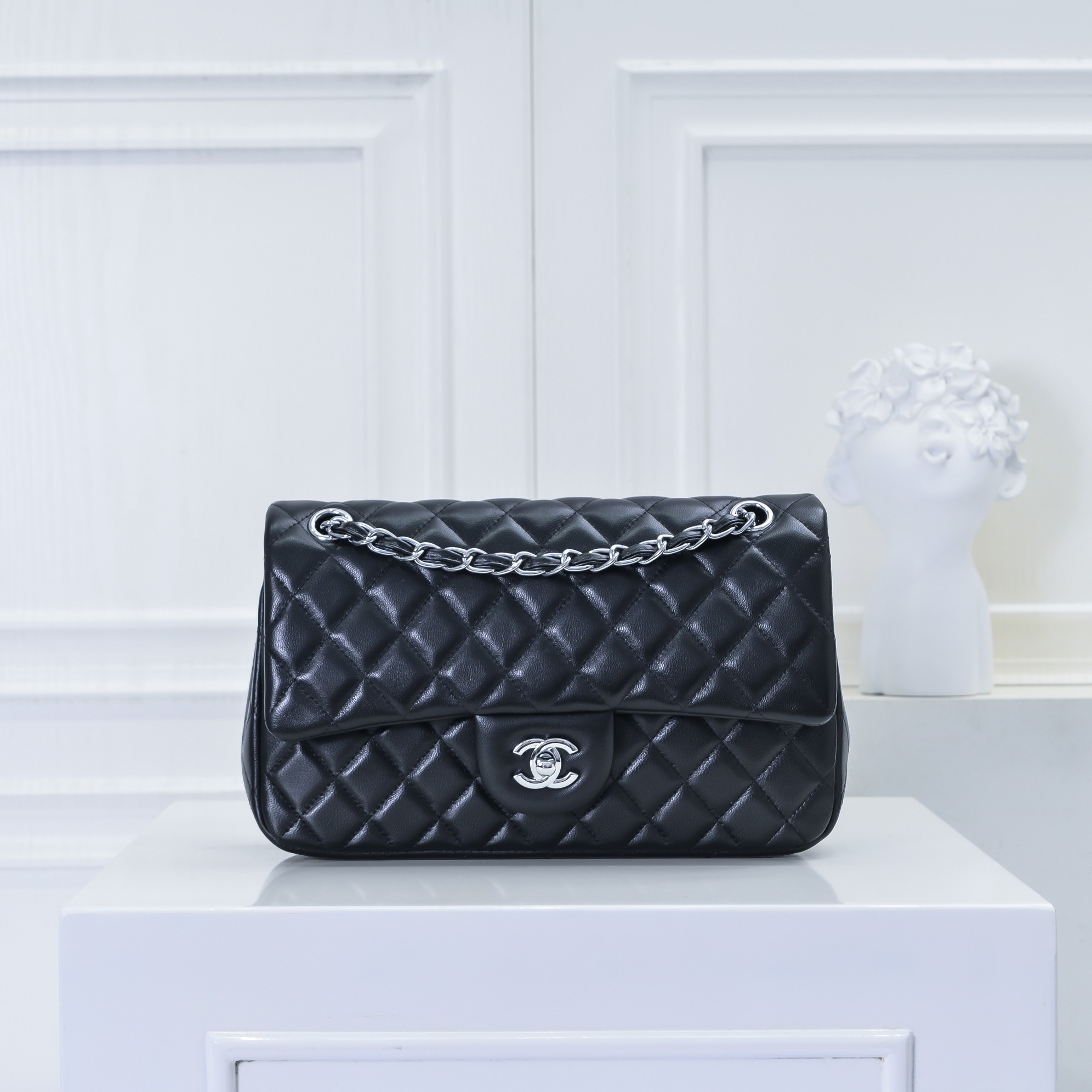 Chanel Classic chain Crossbody Bag