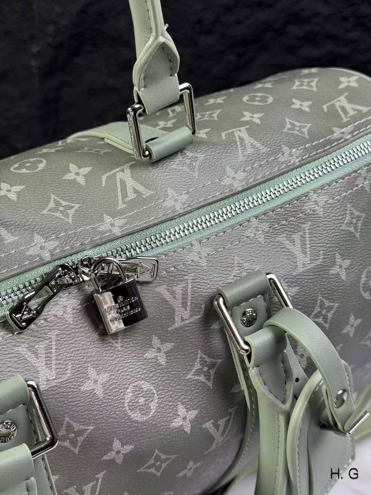 High quality Original LV  travel handbag